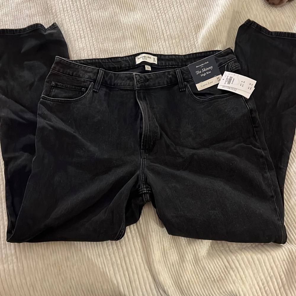 Abercrombie and Fitch, Curve Love High Rise Skinny Jean, Black with Vent Hem - Picture 3 of 9